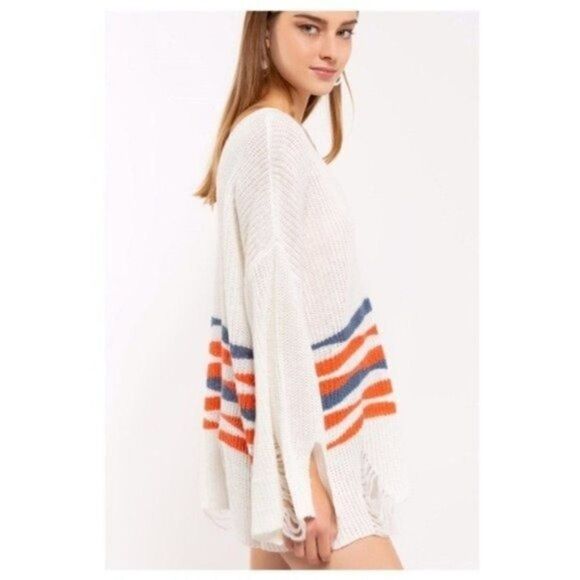 𝅺IVORY V- Neck Sweater with Wave Design - Picture 2 of 10